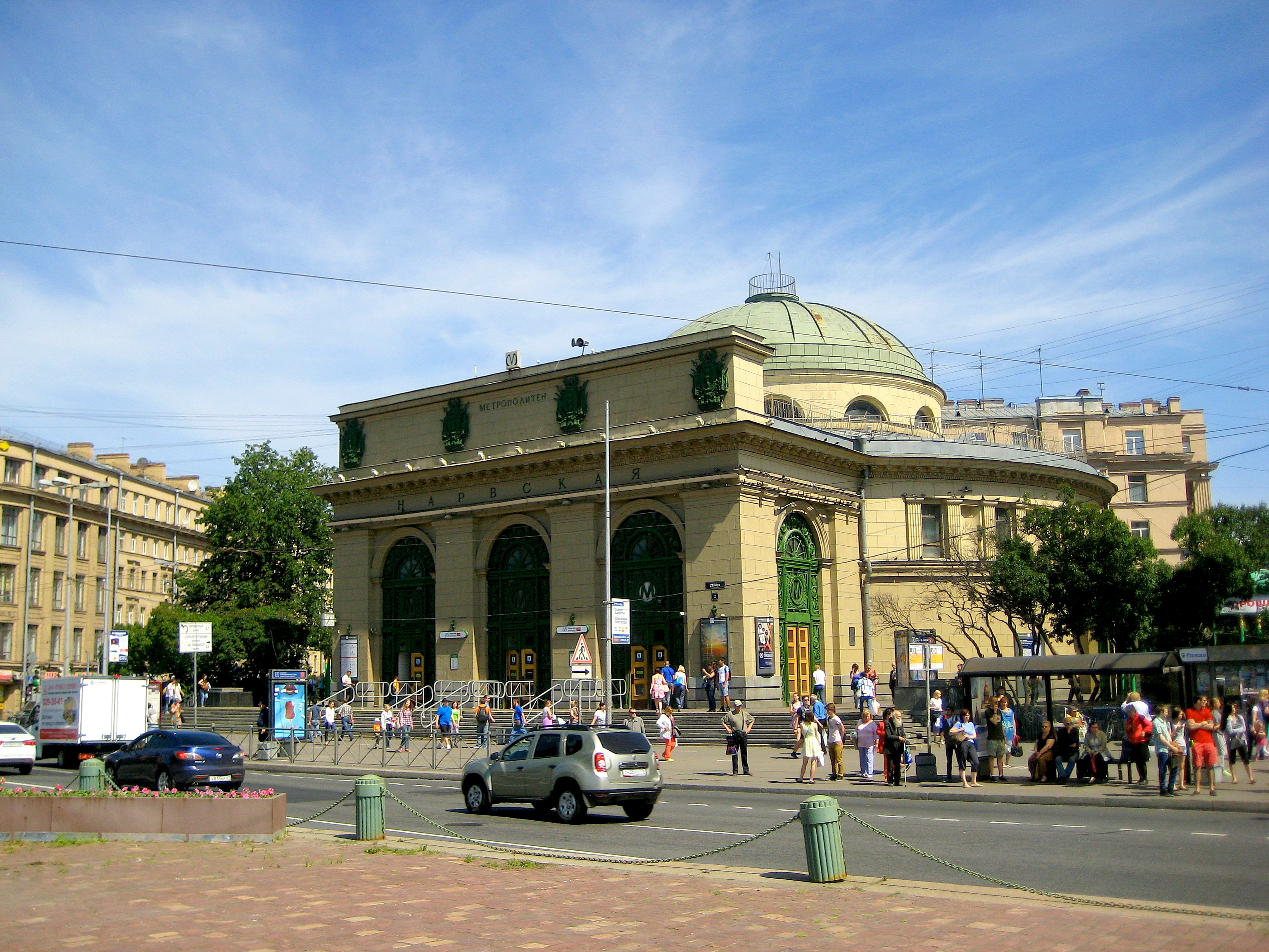 Нарвская метро. Метро Нарвская Санкт-Петербург. Станция метро Нарвская Санкт-Петербург снаружи. Нарвская метро Нарвская. Метро Нарвская снаружи.