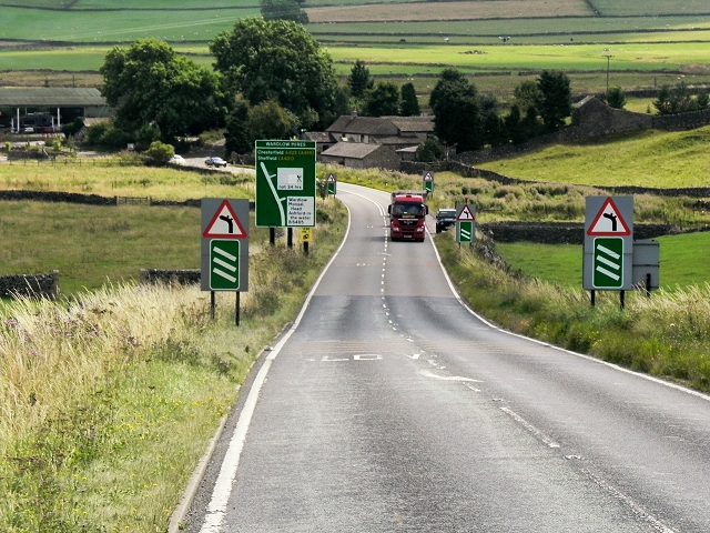 File:A623 Approaching Wardlow Mires - geograph.org.uk - 4203417.jpg