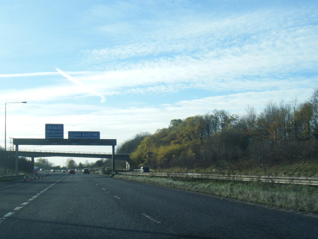 File:A627(M) nears Thornham Lane overbridge - geograph.org.uk - 5605831.jpg