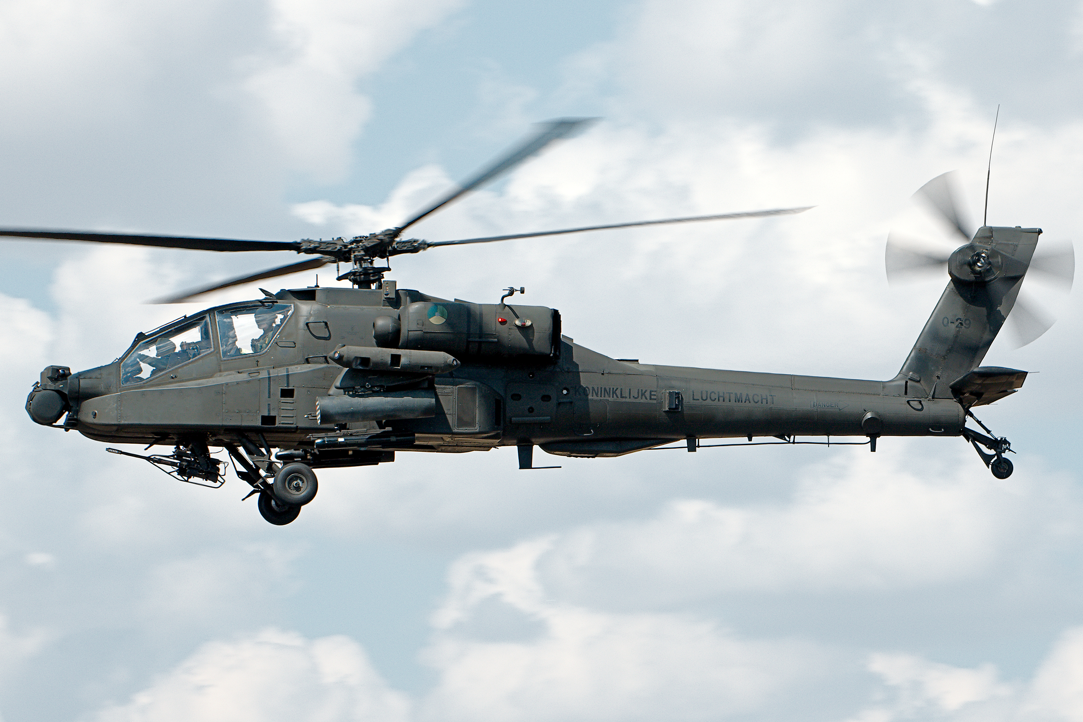 Вертолет сквад. MCDONNELL Douglas Ah-64 Apache. Ah-64 Apache ливрея Объединённых арабских Эмиратов. MCDONNELL Douglas Ah-64 Apache фото. Апач суперсет.