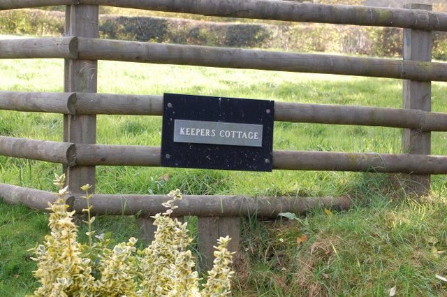 File:A sign for Keepers Cottage - geograph.org.uk - 597792.jpg