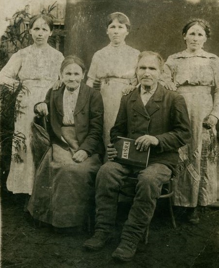 File:Antanas Bataitis with his family.jpg