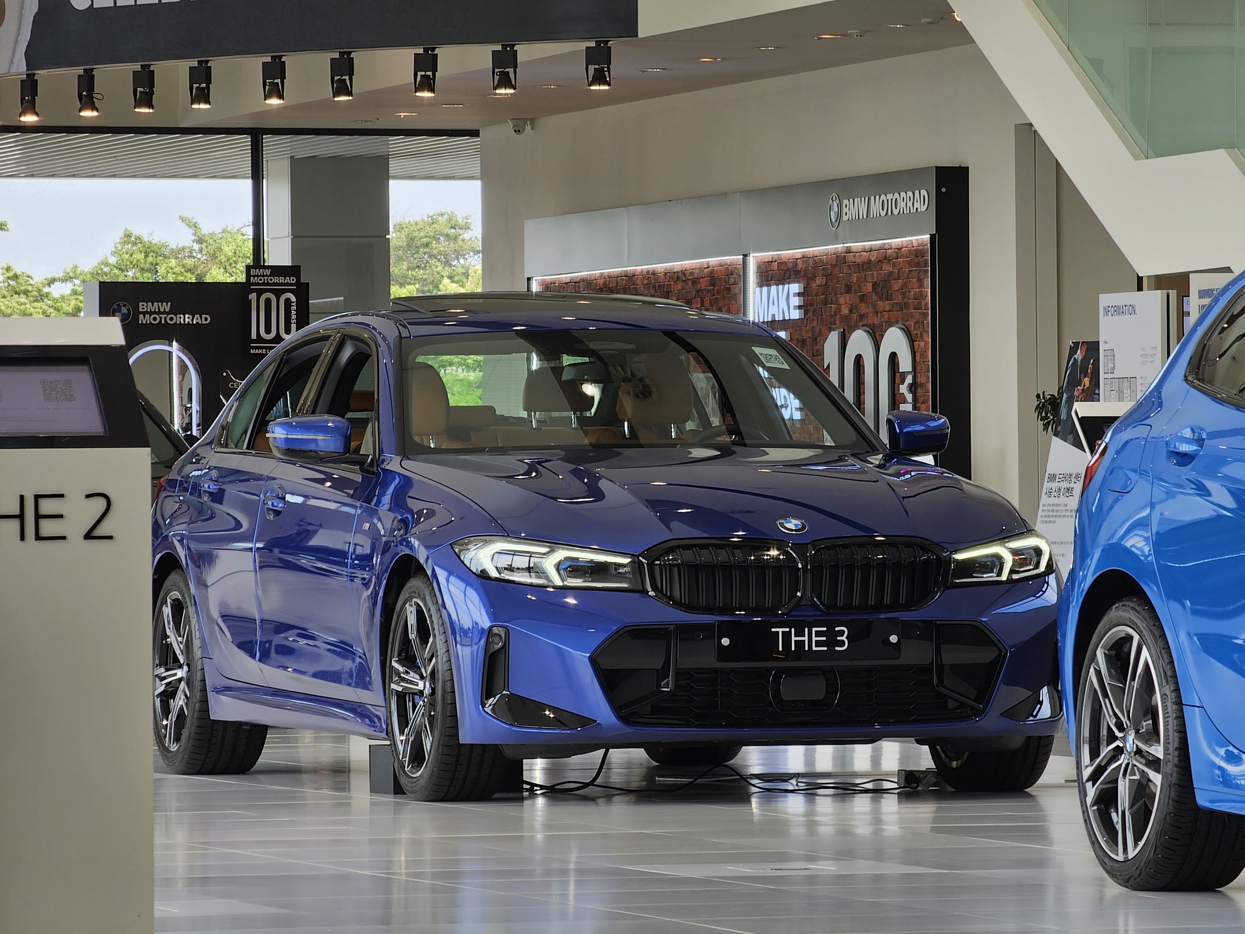 File:BMW G20 LCI 320i M Sport M Portimao Blue Metallic (4).jpg