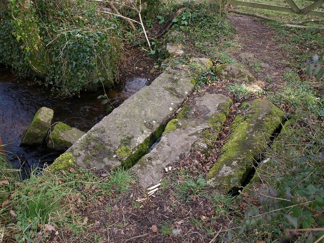 File:Bridge across leat, Dunsford - geograph.org.uk - 1200038.jpg