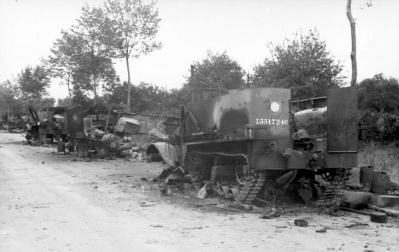 File:Bundesarchiv Bild 101I-494-3376-22A, Villers-Bocage, zerstörte britische Militärfahrzeuge.jpg