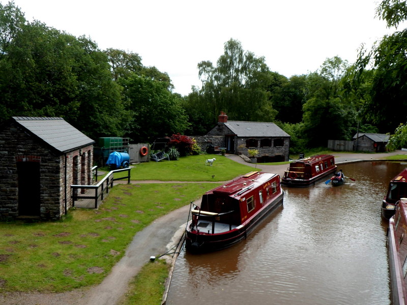 File:Canal narrowboats, Cwmcrawnon near Llangynidr - geograph.org.uk - 4373033.jpg