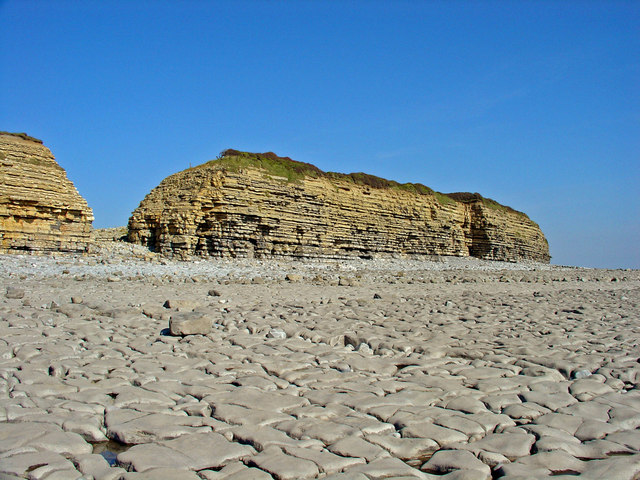 File:Cliff face, Rhoose - geograph.org.uk - 981196.jpg