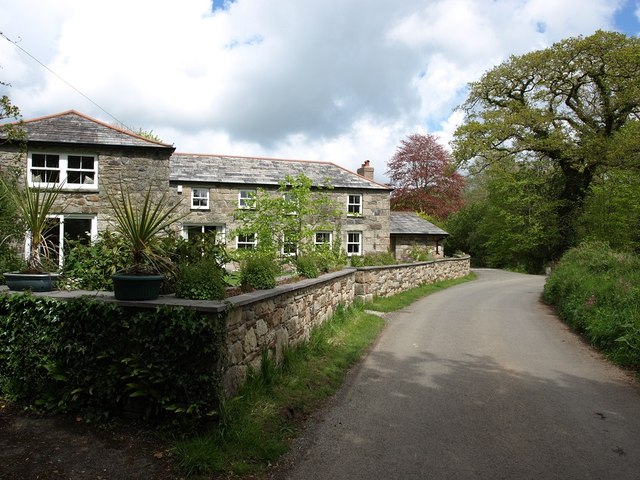 File:Coach House, near Prince Park - geograph.org.uk - 3981977.jpg