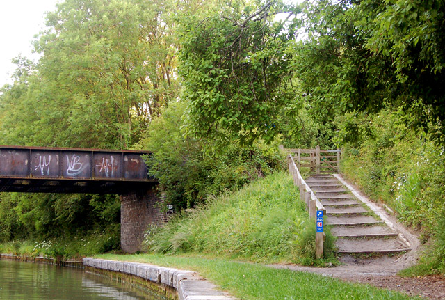 Cycleway and towpath, Grand Union Canal - geograph.org.uk - 1344092