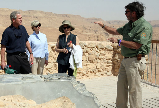 File:Director Eitan Campbell describes the water system of Masada to President George W. Bush, Laura Bush and Aliza Olmert.jpg