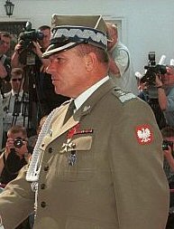 <span class="mw-page-title-main">Edward Pietrzyk</span> Polish general (1949–2021)