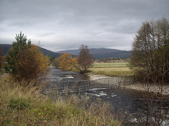 File:Flood gates on Clunie Water - geograph.org.uk - 1562169.jpg