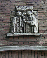 Gevelsteen Cosmas en Damianus, Kardinaal van Rossumplein ’s-Hertogenbosch