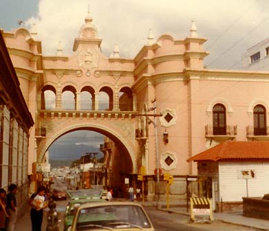 صورة:Guatemala City, National Post Office Building.JPG