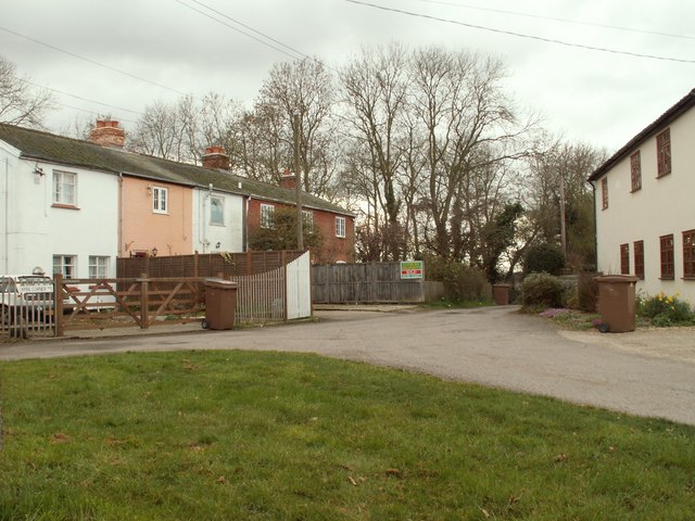 File:Houses at Bures Green - geograph.org.uk - 373293.jpg