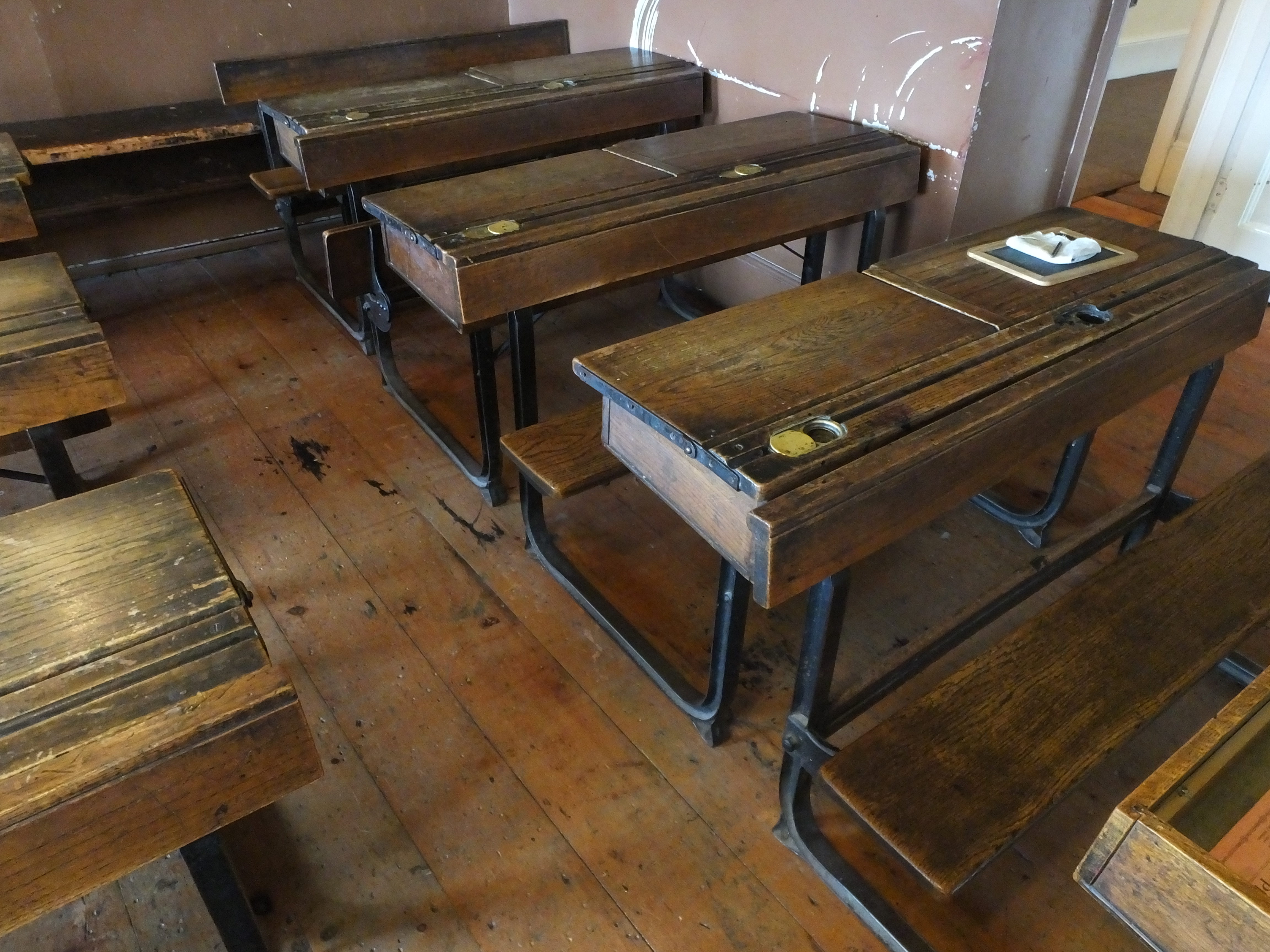 File Jll Childhood Collection School Desks 2737 Jpg Wikimedia