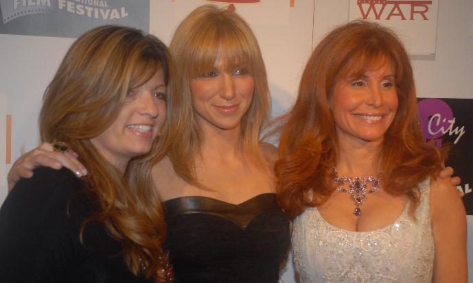 File:Juliette Harris, Debbie Gibson, Suzanne DeLaurentiis at Cinema City Film Festival day 2 1.jpg