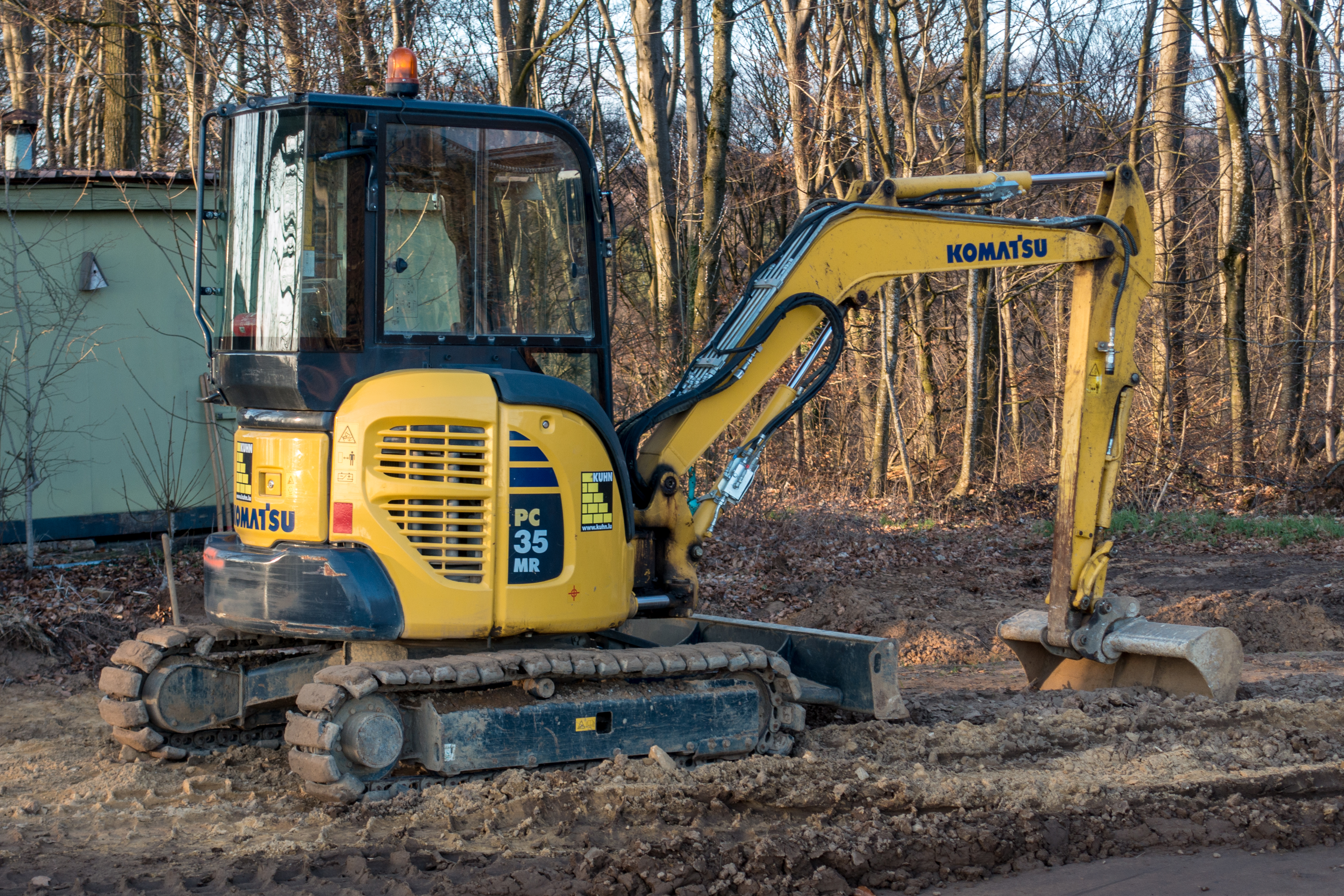 Мини экскаватор komatsu. Мини-экскаватор Komatsu pc35. Коматсу pc35mr. Komatsu pc35mr-3. Komatsu экскаватор pc35mr-2.