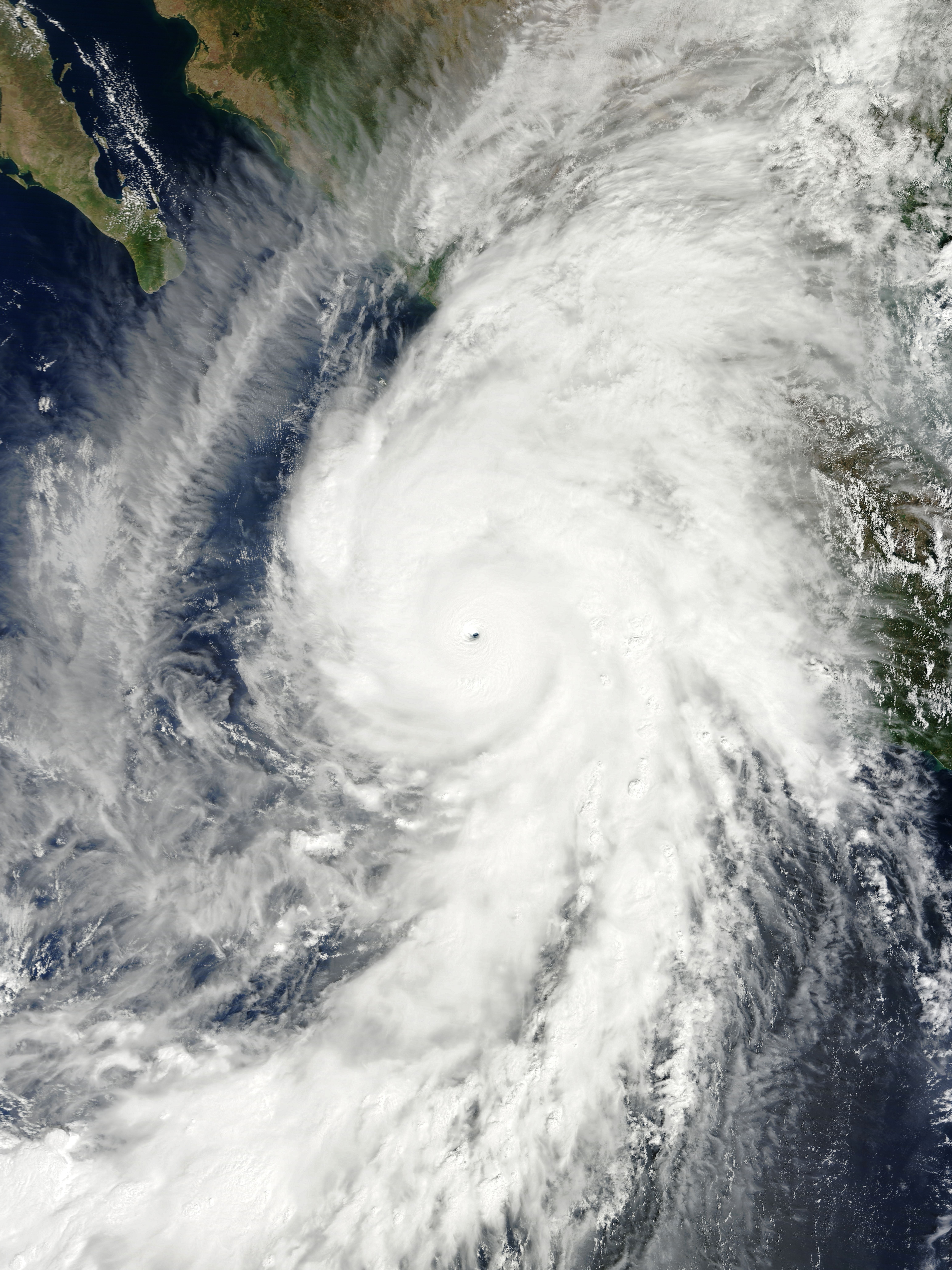 Eye (cyclone) - Wikipedia