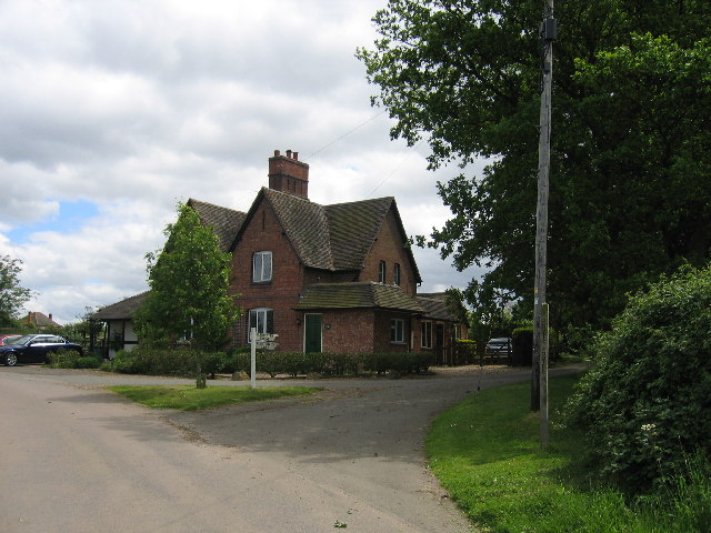 File:Plestowes House Lodge - geograph.org.uk - 13231.jpg