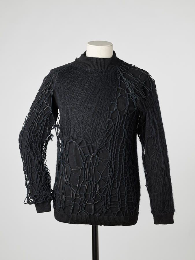 File:Raf Simons Spiderweb sweater, AW 1998-99.jpg - Wikimedia Commons