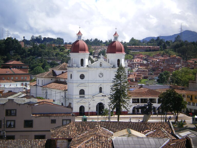 File:Rionegro-Iglesia.jpg