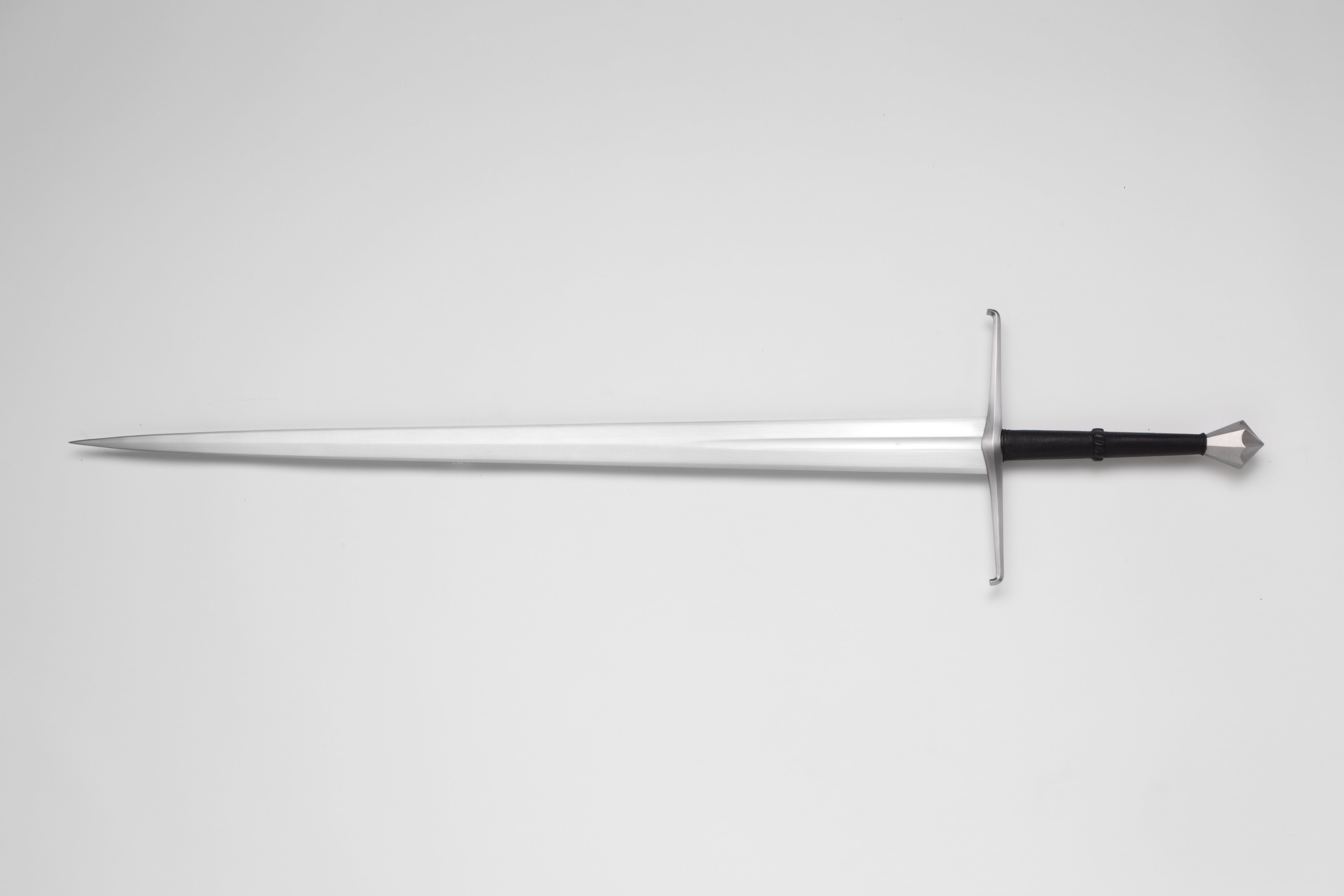 Меч второе. Клеймор меч Альбион. Albion Swords Regent Longsword. Меч Алатара. Двуручный меч бастард.