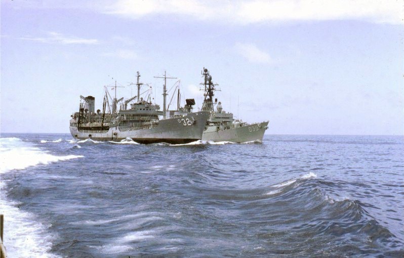 File:USS Guadalupe (AO-32) refuels HMAS Hobart (D39) off Vietnam in 1967.jpg