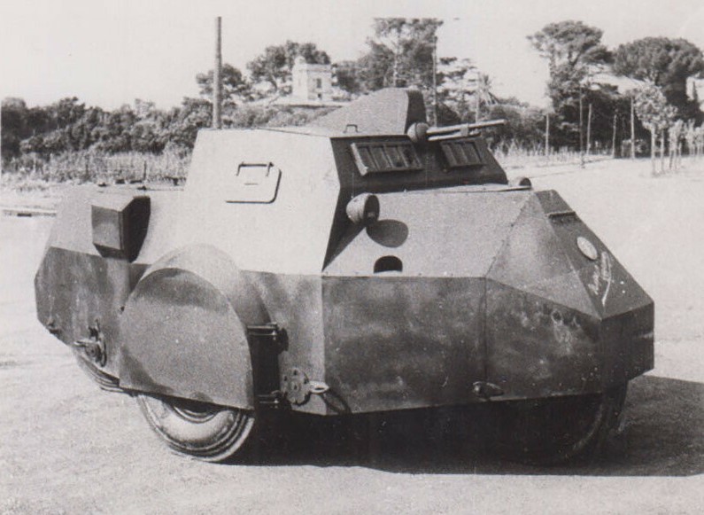 Vespa_caproni_armoured_car1.jpg