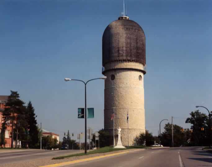 http://upload.wikimedia.org/wikipedia/commons/1/1e/YpsilantiWaterTower.jpg  