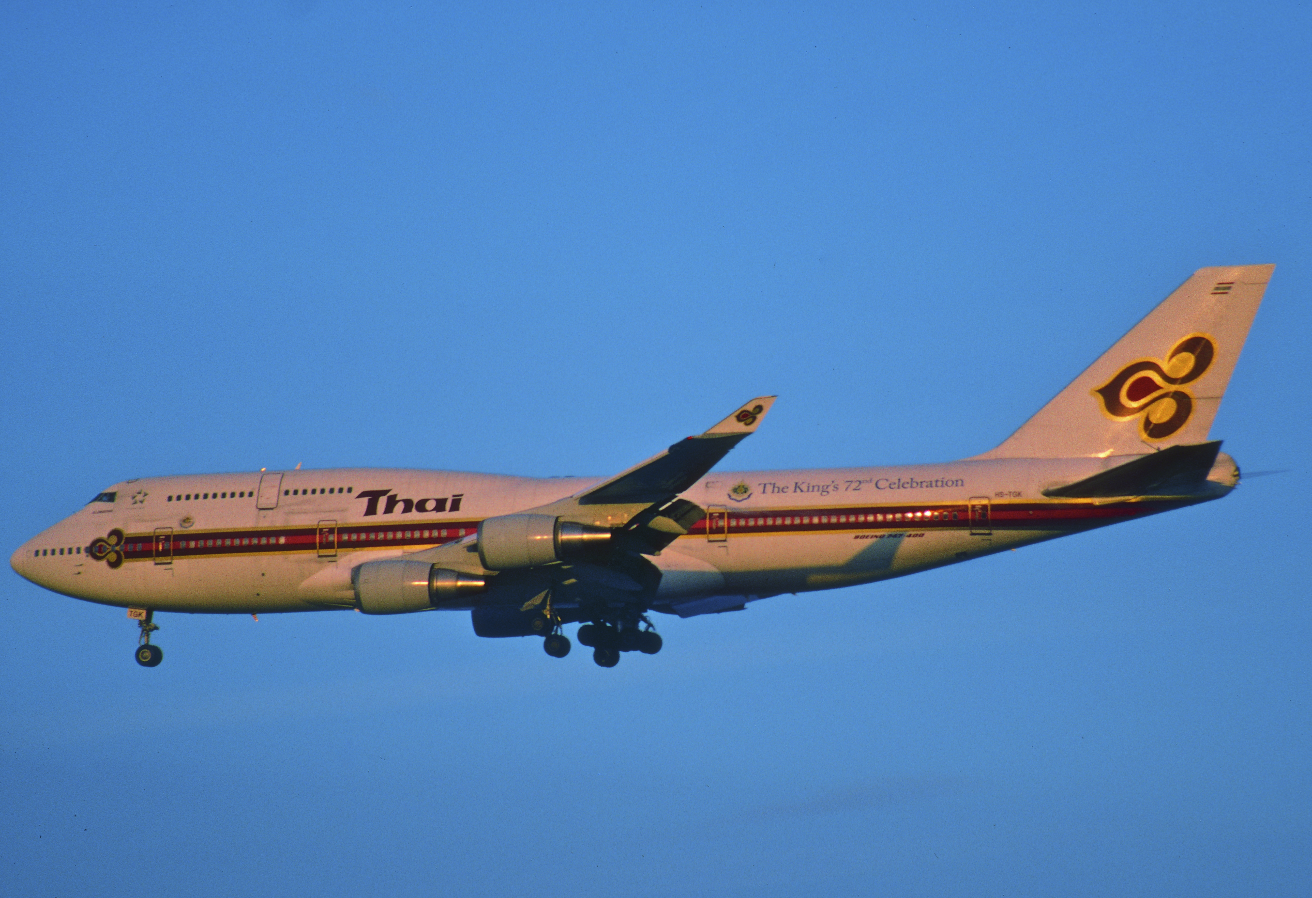 File:139ah - Thai Airways International Boeing 747-400; HS