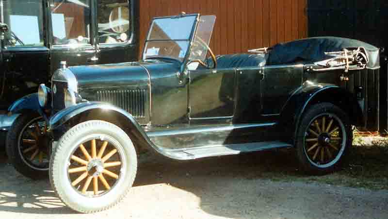 File:1927 Ford Model T Touring.jpg