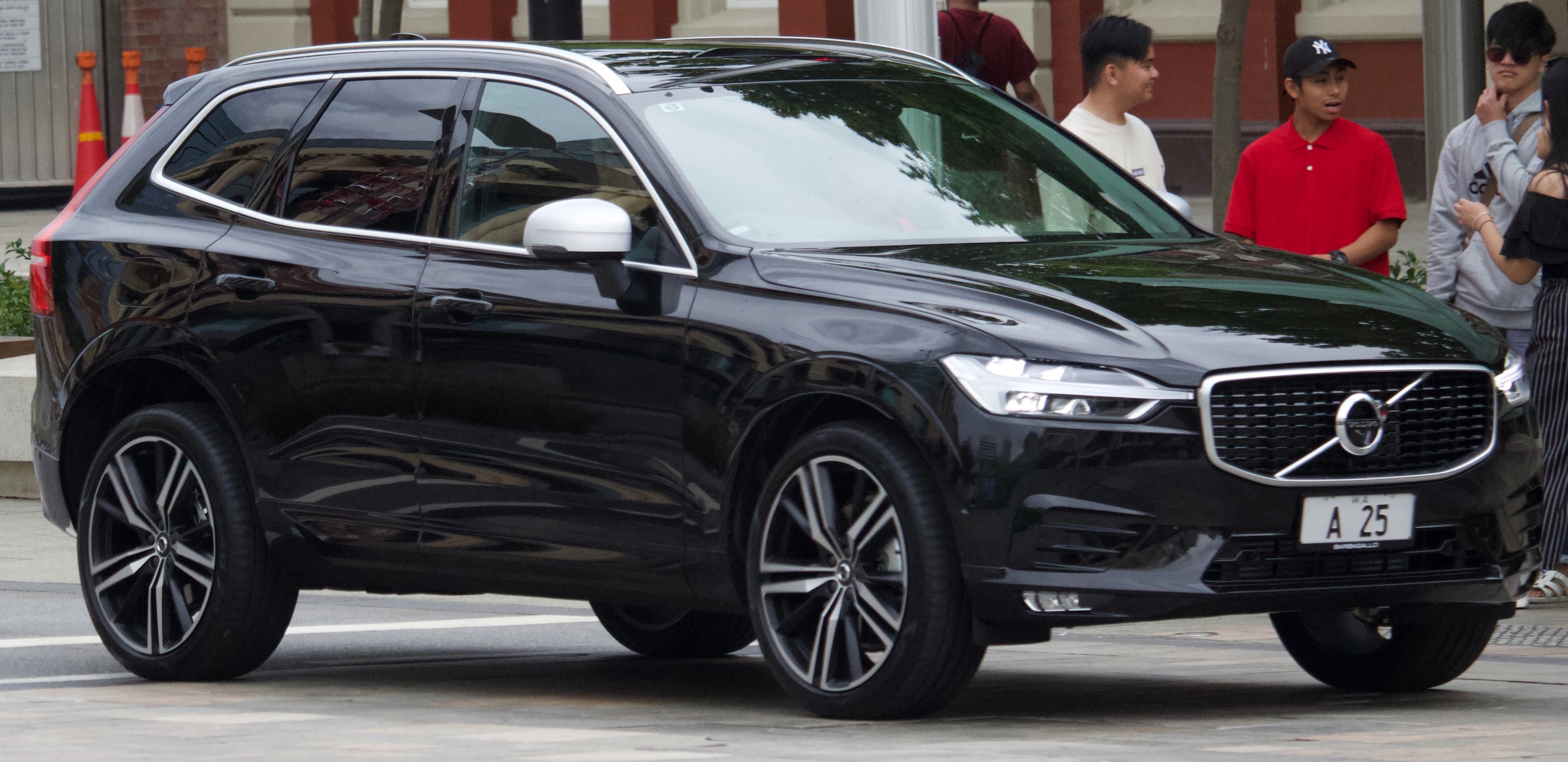 File:2017 Volvo XC60 T6 R-Design wagon (2017-12-09) 01.jpg ...