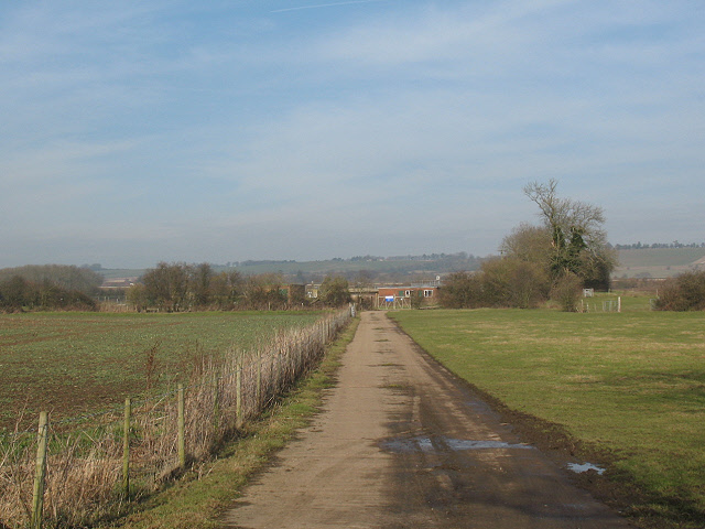 File:Access track to the sewage works - geograph.org.uk - 1140676.jpg