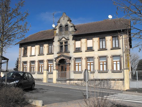 File:Ancienne école de Bénestroff.jpg