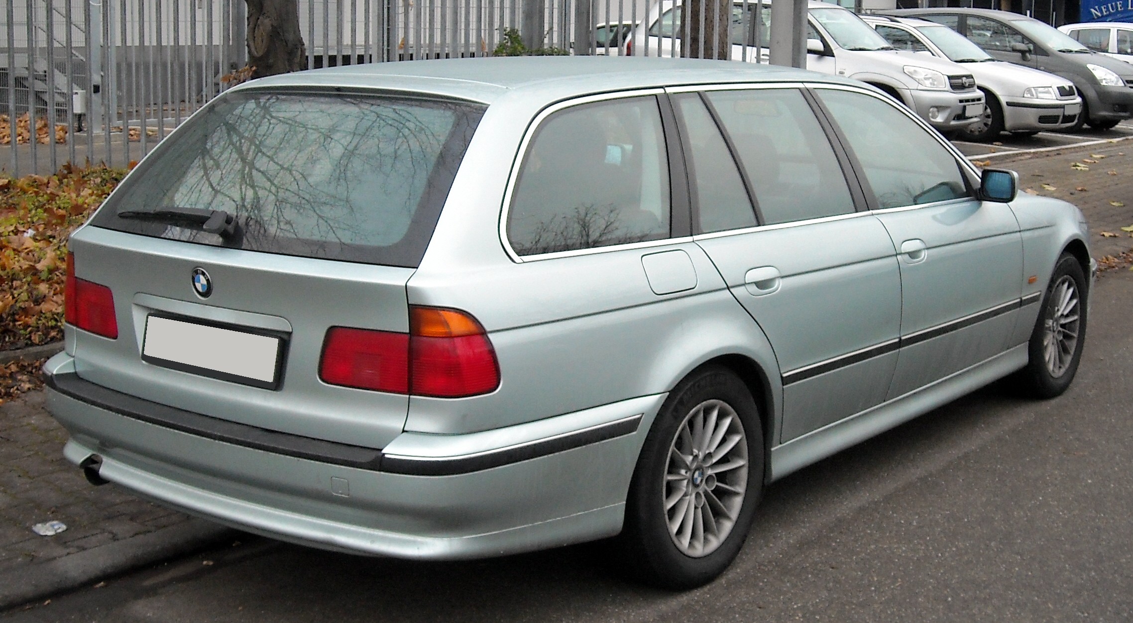 File:BMW E39 rear 20081125.jpg - Wikimedia Commons