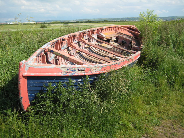 File:Boat on banks of the River Caen - geograph.org.uk - 1354670.jpg