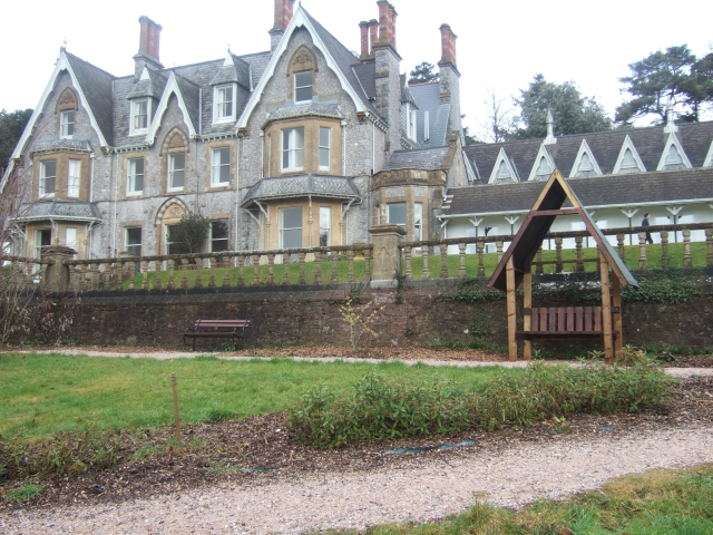 File:Brunel Manor - geograph.org.uk - 1729859.jpg