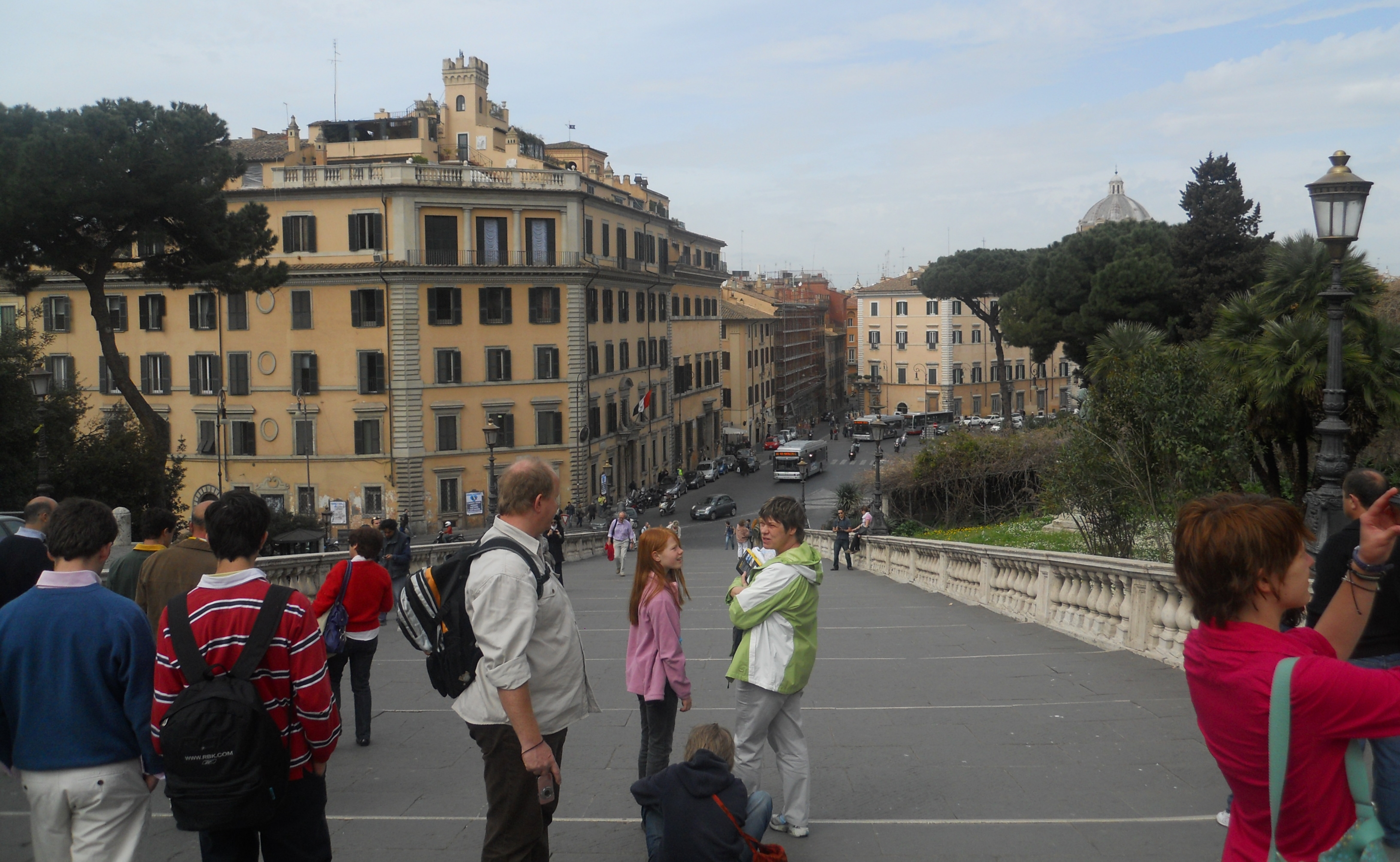 Hill steps. Палаццо Массимо в Риме. Лестница Кордоната в Риме. Парк Piazza d'Aracoeli.