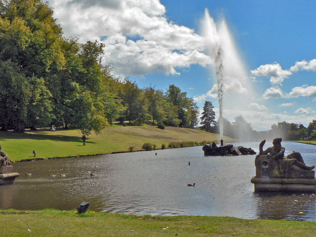 File:Chatsworth House - Rectangular lake and the Emperor Fountain. - geograph.org.uk - 1217516.jpg