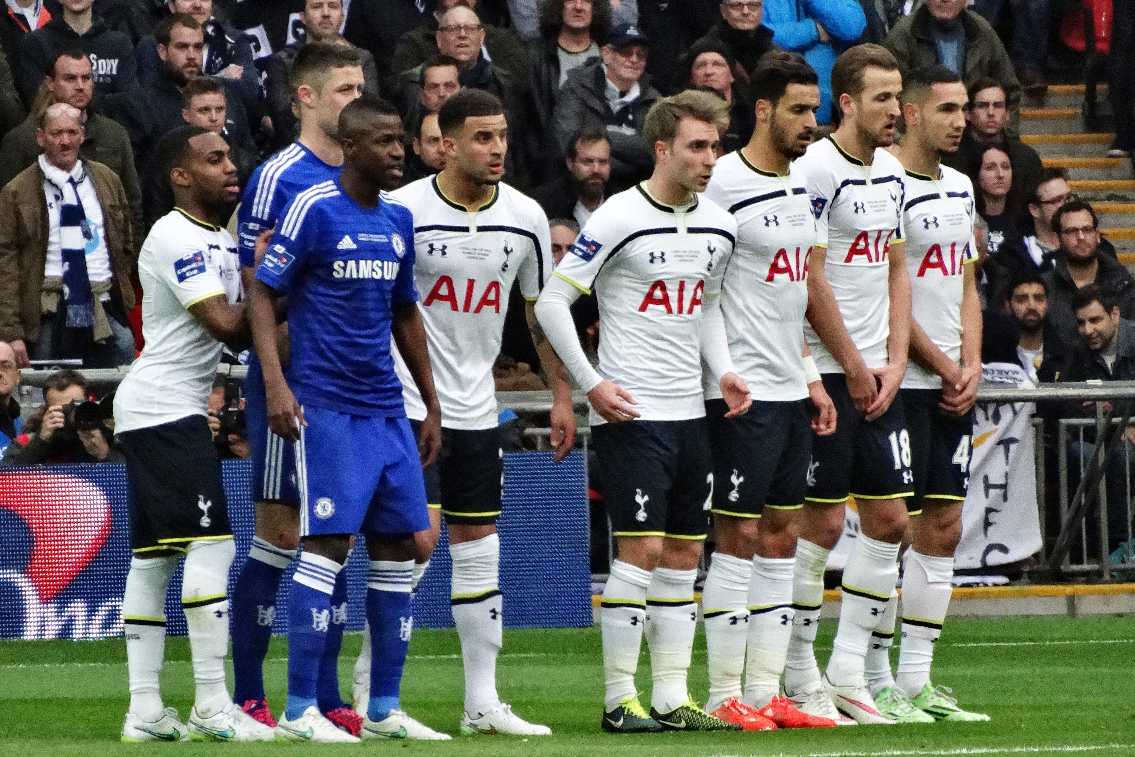 File:Chelsea 2 Spurs 0 Capital One Cup winners 2015 (16505813058).jpg - Wikimedia Commons