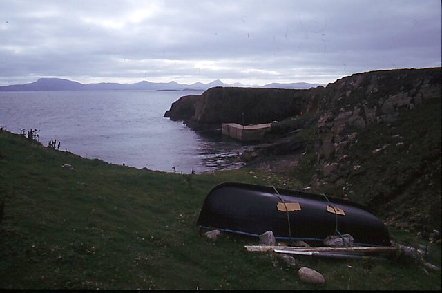 File:Currach, East Pier - geograph.org.uk - 557024.jpg