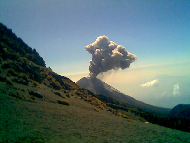 File:Exhalación.jpg