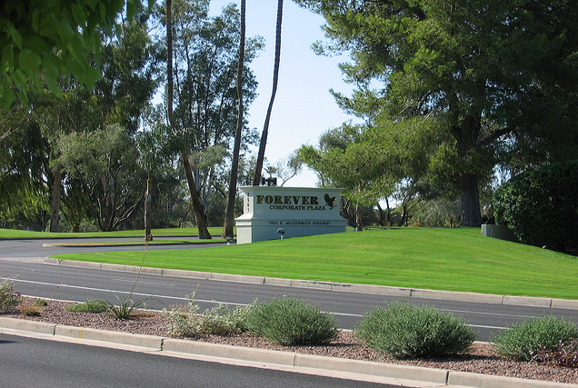 File:Forever Living Corporate Plaza sign in 2007 at McCormick Ranch.png