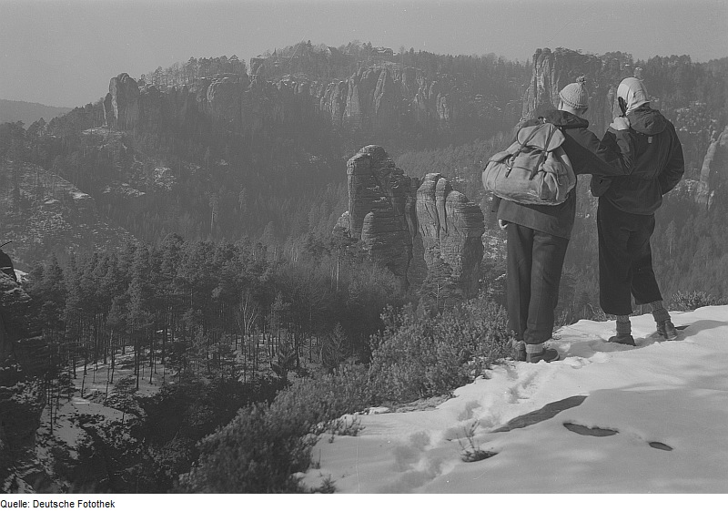 File:Fotothek df ps 0001747 Landschaften ^ Hügellandschaften - Gebirgslandschaften ^.jpg