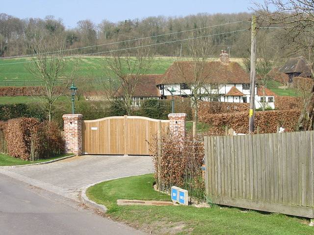 File:Grove House Farm - geograph.org.uk - 386039.jpg