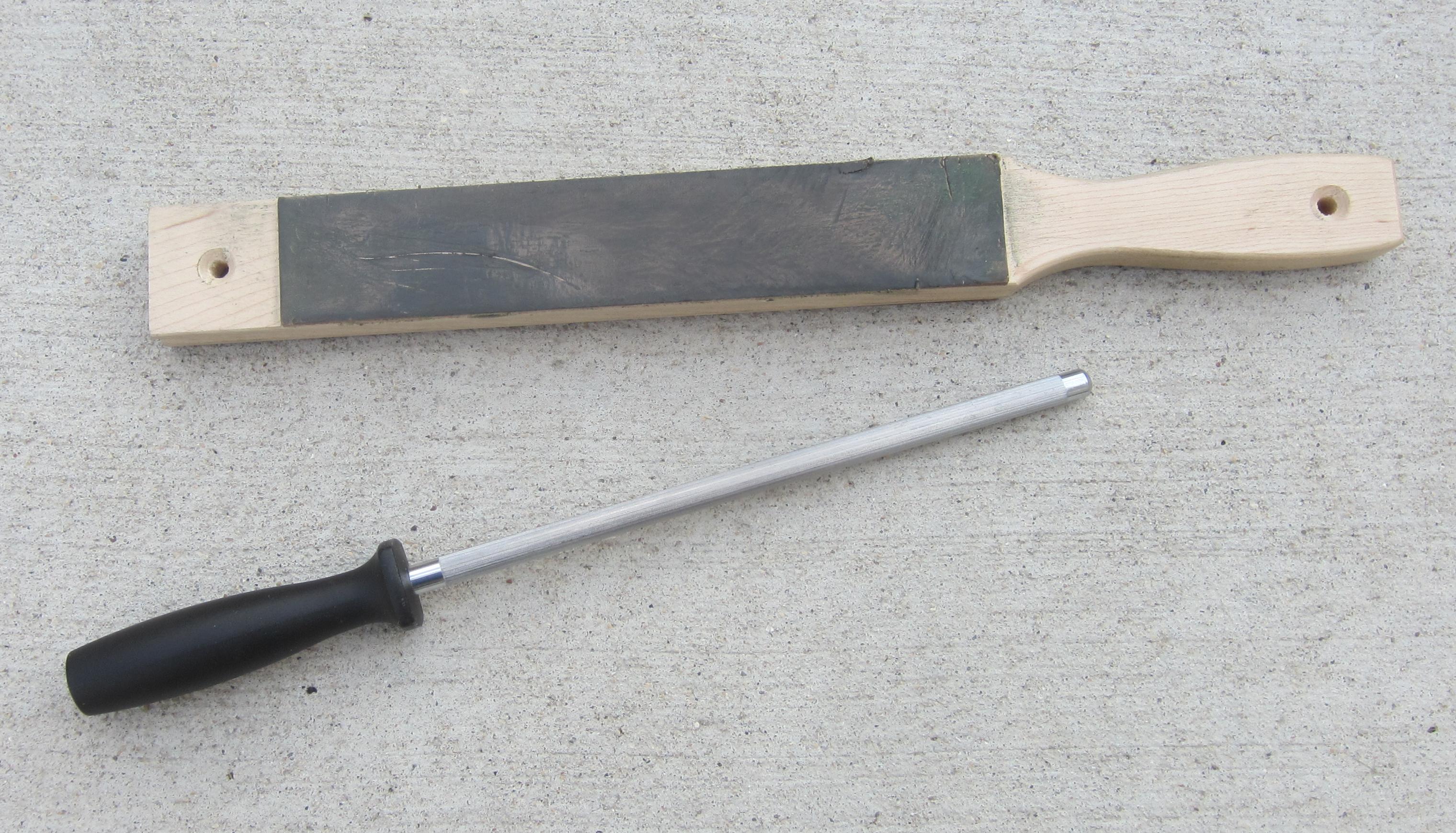 https://upload.wikimedia.org/wikipedia/commons/1/1f/Household_knife_maintenance_tools.jpg