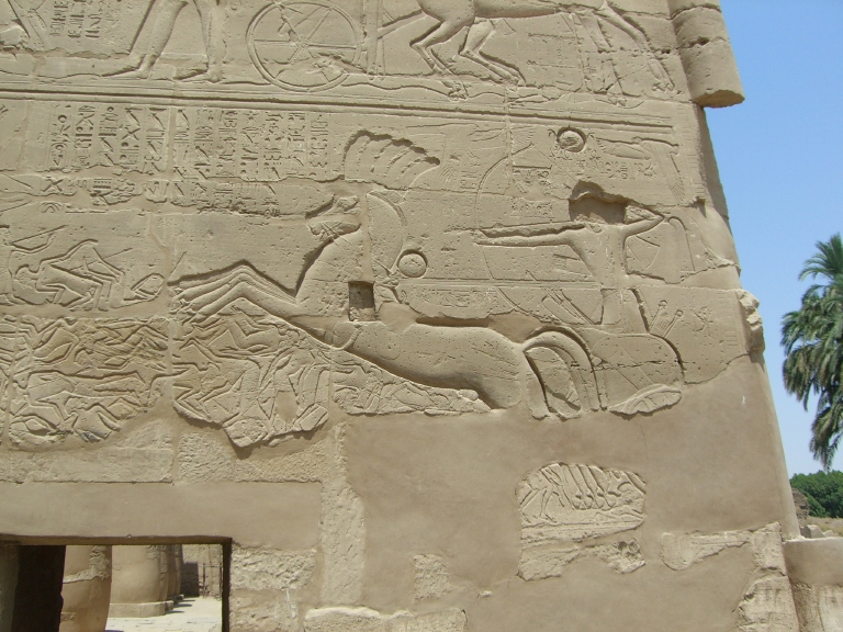 File:Karnak IIIe pylone 06.jpg