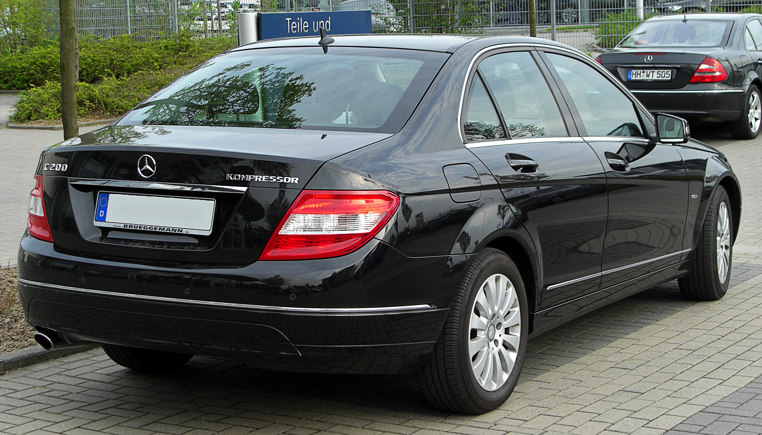 File:Mercedes C 200 Kompressor Elegance (W204) rear 20100425.jpg - Wikipedia