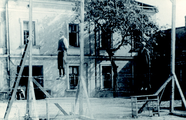 File:Michal-Kruk-1943-execution.jpg
